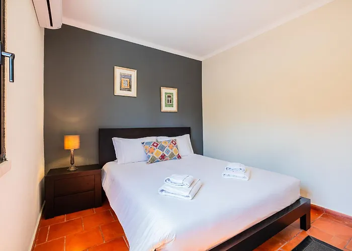 Вілла Orange Tree House *