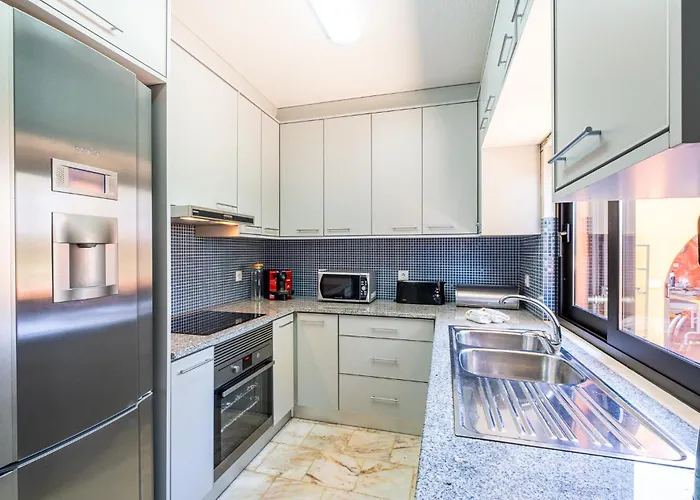 Вілла Orange Tree House *