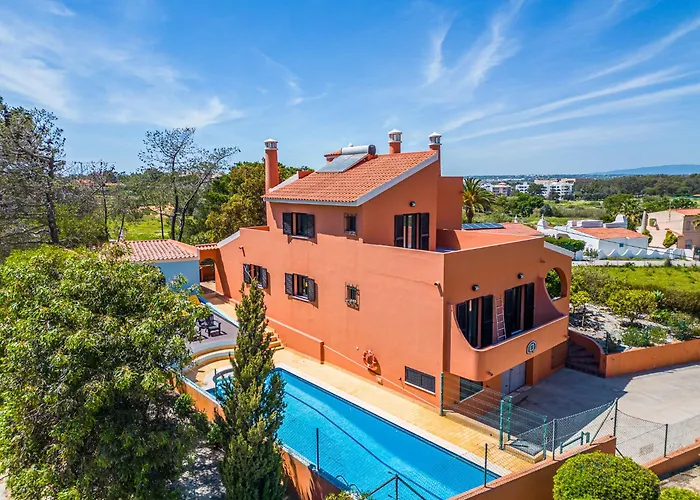 Orange Tree House Вілла